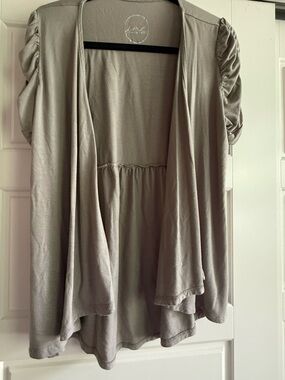 Women’s Light Taupe Open-Front Short Sleeve Sweater